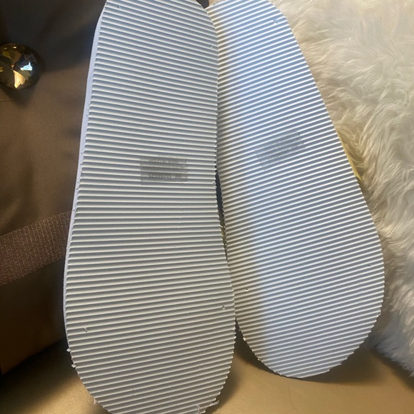 Sandals - Picture 4 of 4